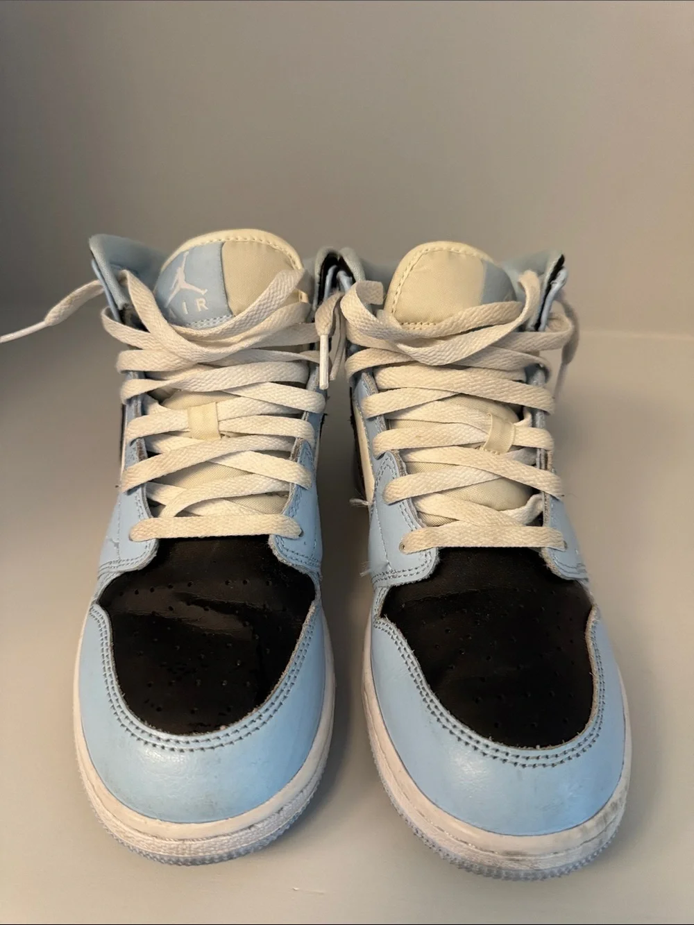 Youth Size 7 Unisex Nike Air Jordan 1 Mid Light Blue, Black & White 🩵VGUC!🖤